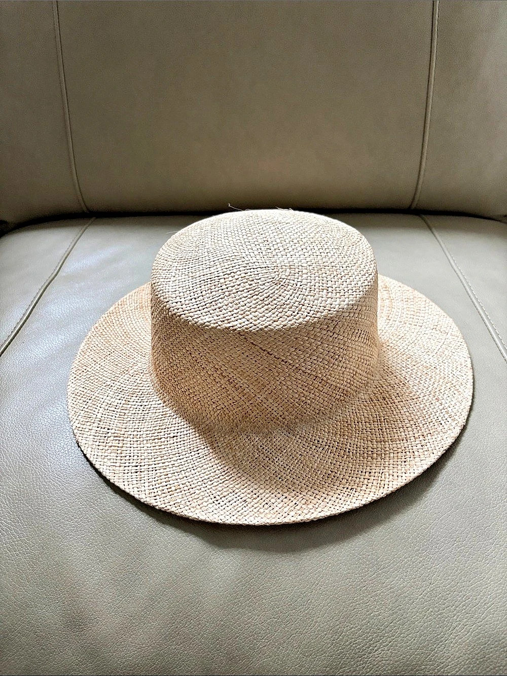 Gigi Pip Wide Brim Hat in Beige Like New